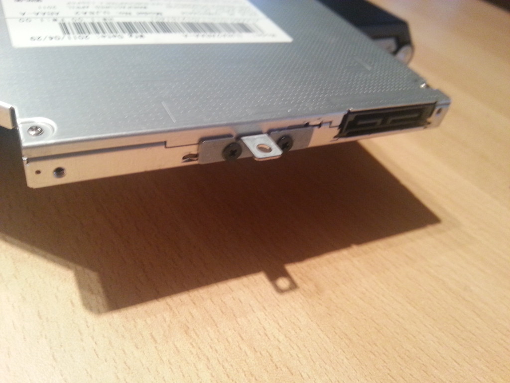 HDD Adapter | Halterung für Schraubenaufnahme abbauen