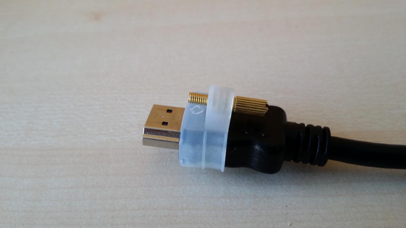 HDMI Kabel befestigen | Pure Lock! auf Kabel installiert