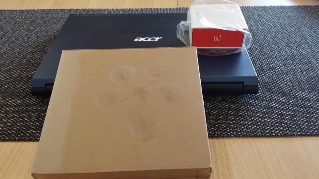 OnePlus One | Umverpackung und Netzteil