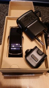 Samsung Gear Fit ausgepackt