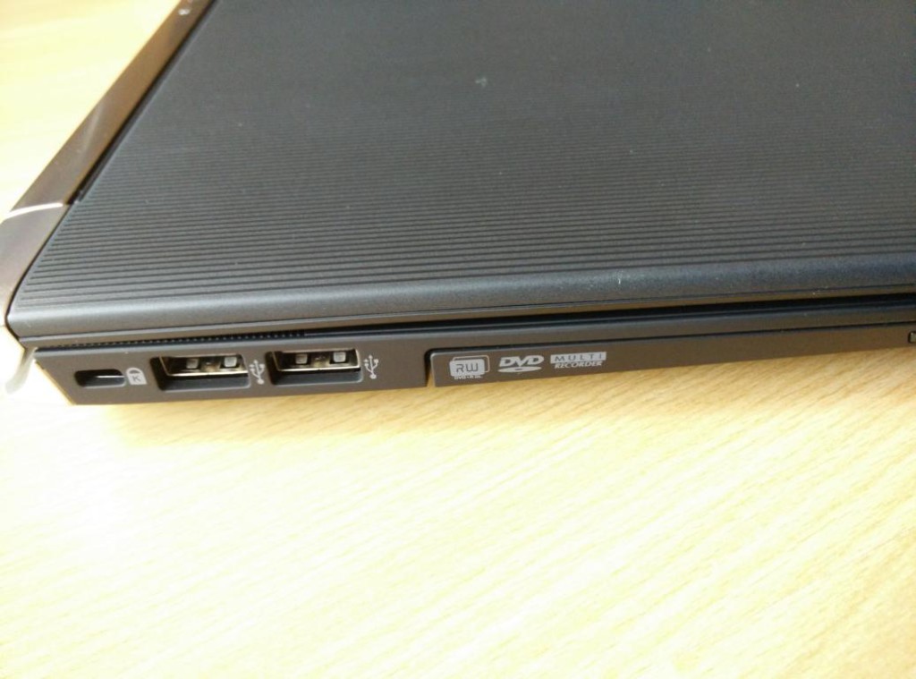 Acer Aspire N7-791G-79KG  | Ausstattung links