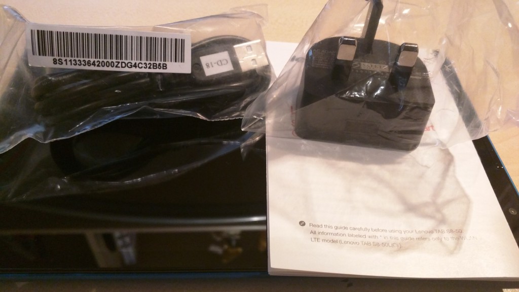 Lenovo Tab S8 | Zubehör mit Ladestecker, Micro-USB Kabel und Anleitung