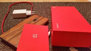 OnePlus Two ausgepackt mit Zubehör